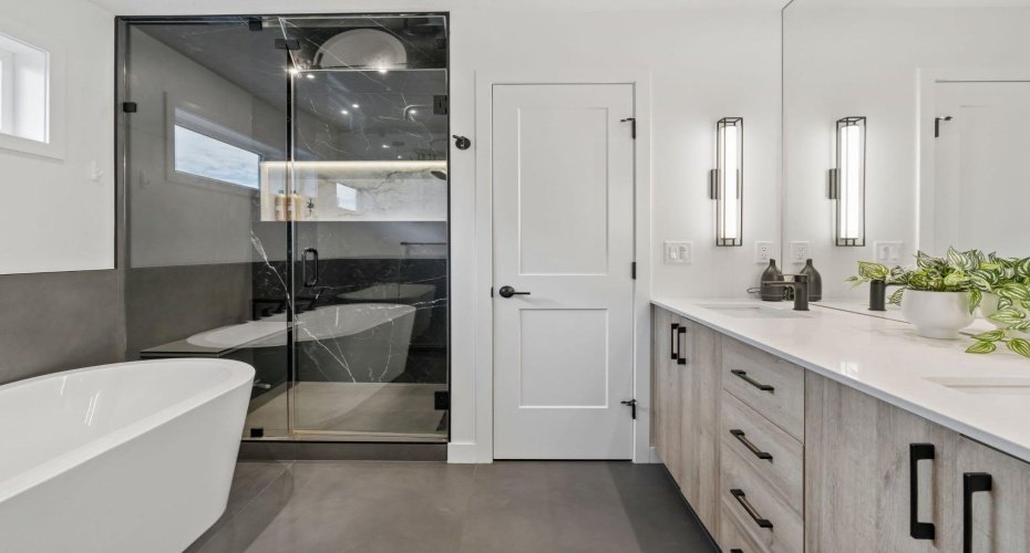 Step into your ensuite 5 piece bathroom, where your morning and night routines become dreamy