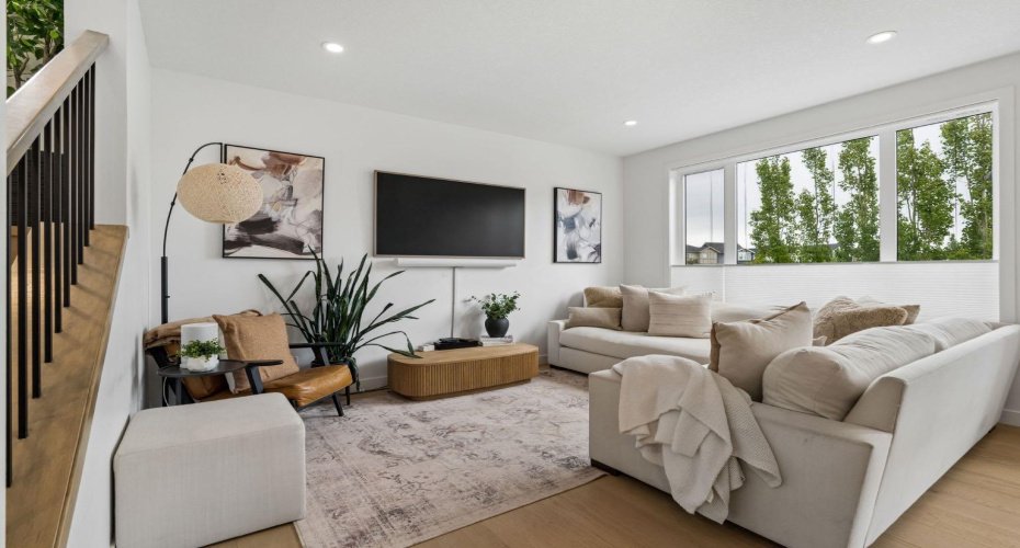 The perfect space to wind down the day with family and friends, play a board game, have a glass of wine or through on your favourite show, this space is paradise