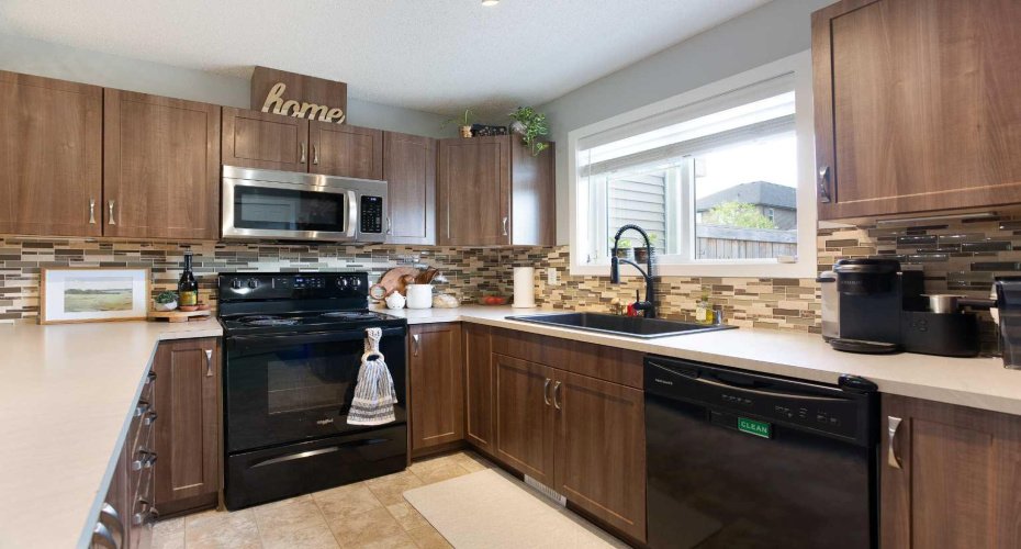 79 Sunset Road, Cochrane, Alberta T4C 0W4, 4 Bedrooms Bedrooms, ,4 BathroomsBathrooms,Residential,For Sale,Sunset,A2314833