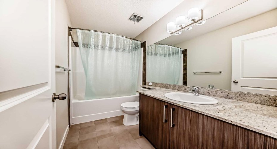 300 Marina Drive, Chestermere, Alberta T1X 0P6, 3 Bedrooms Bedrooms, ,3 BathroomsBathrooms,Residential,For Sale,Marina,A2316544