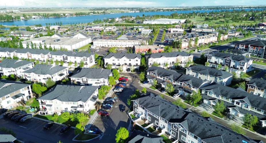 300 Marina Drive, Chestermere, Alberta T1X 0P6, 3 Bedrooms Bedrooms, ,3 BathroomsBathrooms,Residential,For Sale,Marina,A2316544