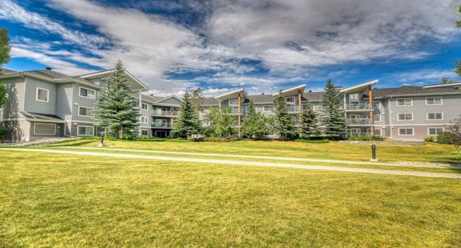 390 MARINA Drive, Chestermere, Alberta T1X 1W6, 1 Bedroom Bedrooms, ,1 BathroomBathrooms,Residential,For Sale,MARINA,A2318219