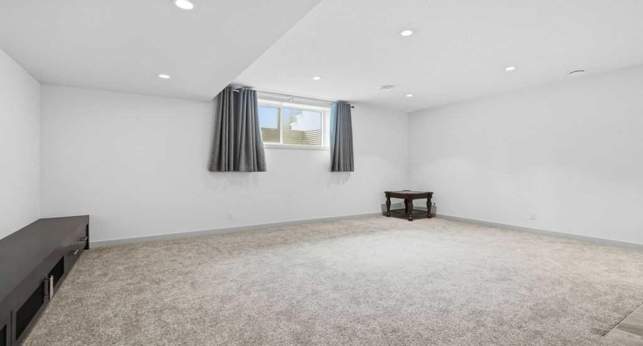 1125 Russet Road, Calgary, Alberta T2E 5L4, 4 Bedrooms Bedrooms, ,4 BathroomsBathrooms,Residential,For Sale,Russet,A2316844