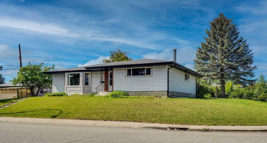 4732 Marbury Place, Calgary, Alberta T2A 2W2, 5 Bedrooms Bedrooms, ,2 BathroomsBathrooms,Residential,For Sale,Marbury,A2318241