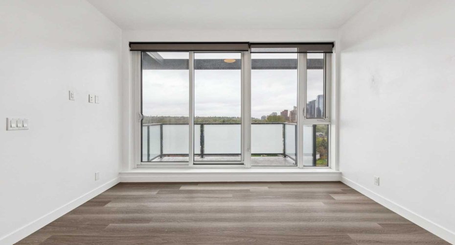 Large bright windows in living room