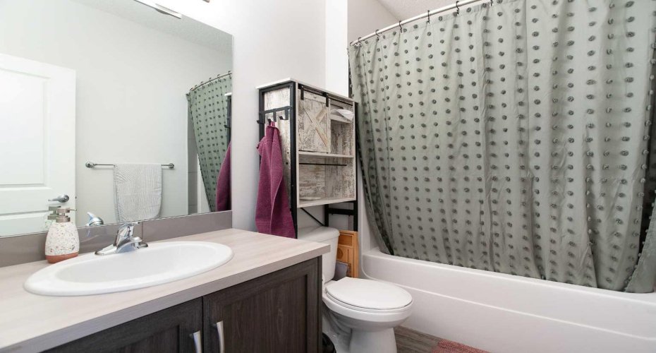 250 Fireside View, Cochrane, Alberta T4C2M2, 2 Bedrooms Bedrooms, ,2 BathroomsBathrooms,Residential,For Sale,Fireside,A2316929