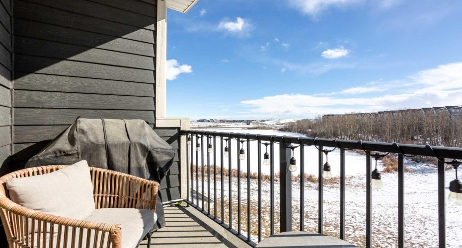 250 Fireside View, Cochrane, Alberta T4C2M2, 2 Bedrooms Bedrooms, ,2 BathroomsBathrooms,Residential,For Sale,Fireside,A2316929
