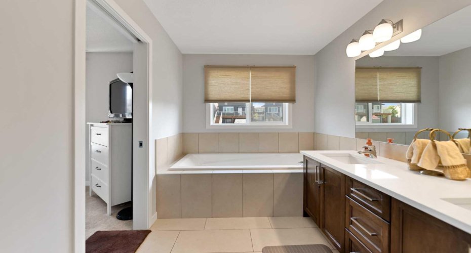 249 Lucas Crescent, Calgary, Alberta T3P 1M8, 3 Bedrooms Bedrooms, ,3 BathroomsBathrooms,Residential,For Sale,Lucas,A2318327