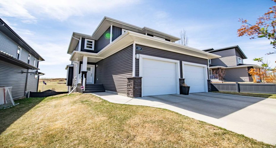 19 Vanveller Way, Sylvan Lake, Alberta T4S 0M4, 4 Bedrooms Bedrooms, ,4 BathroomsBathrooms,Residential,For Sale,Vanveller,A2318331