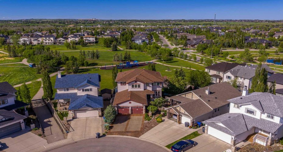Backs onto a Park, No Neighbours Behind