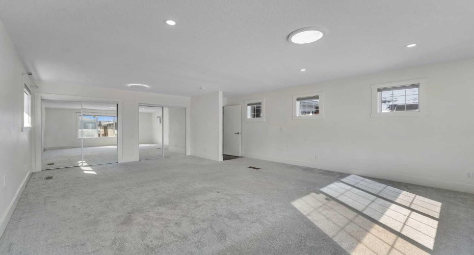 272 Aspenmere Way, Chestermere, Alberta T1X 0Y2, 8 Bedrooms Bedrooms, ,6 BathroomsBathrooms,Residential,For Sale,Aspenmere,A2318387