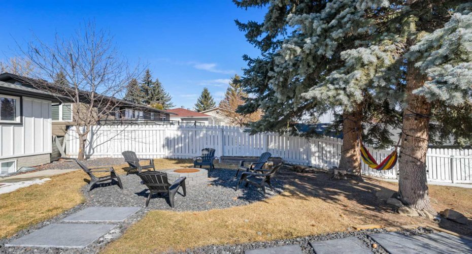 824 Canna Crescent, Calgary, Alberta T2W 1N9, 4 Bedrooms Bedrooms, ,3 BathroomsBathrooms,Residential,For Sale,Canna,A2318403