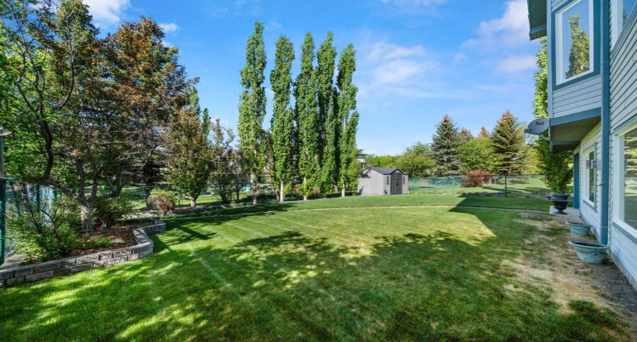 Large Lot onto Walking Path