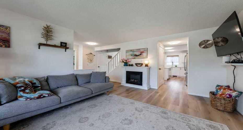 19 Drake Landing Way, Okotoks, Alberta T1S 0B9, 3 Bedrooms Bedrooms, ,3 BathroomsBathrooms,Residential,For Sale,Drake Landing,A2318653