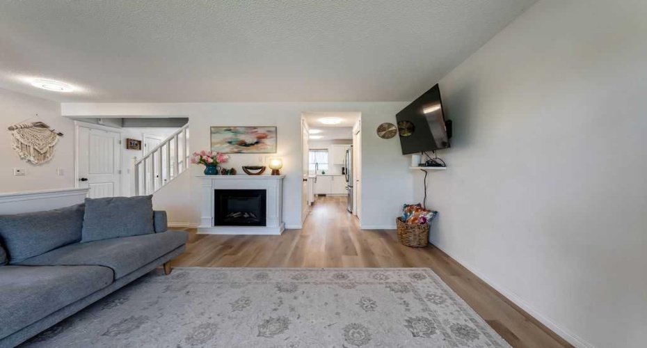 19 Drake Landing Way, Okotoks, Alberta T1S 0B9, 3 Bedrooms Bedrooms, ,3 BathroomsBathrooms,Residential,For Sale,Drake Landing,A2318653