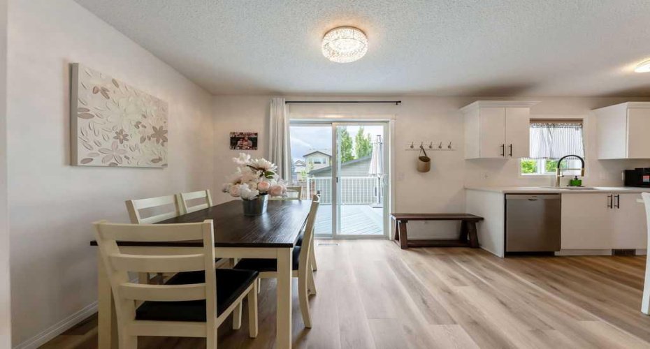 19 Drake Landing Way, Okotoks, Alberta T1S 0B9, 3 Bedrooms Bedrooms, ,3 BathroomsBathrooms,Residential,For Sale,Drake Landing,A2318653