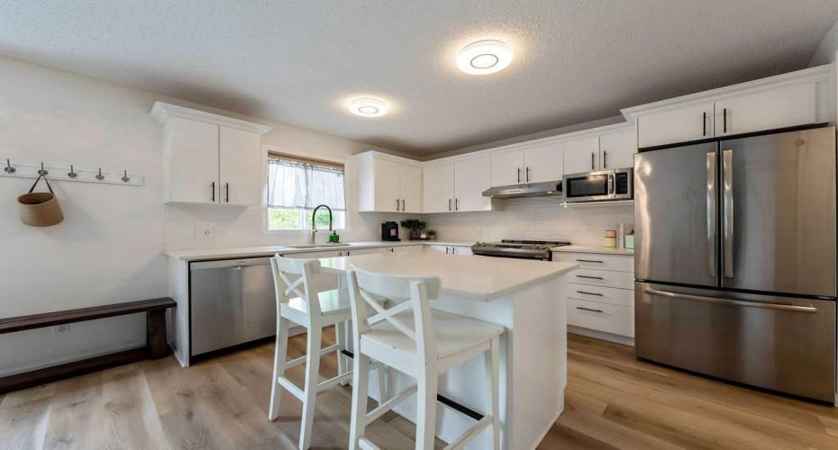 19 Drake Landing Way, Okotoks, Alberta T1S 0B9, 3 Bedrooms Bedrooms, ,3 BathroomsBathrooms,Residential,For Sale,Drake Landing,A2318653
