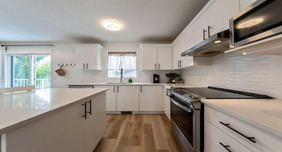 19 Drake Landing Way, Okotoks, Alberta T1S 0B9, 3 Bedrooms Bedrooms, ,3 BathroomsBathrooms,Residential,For Sale,Drake Landing,A2318653
