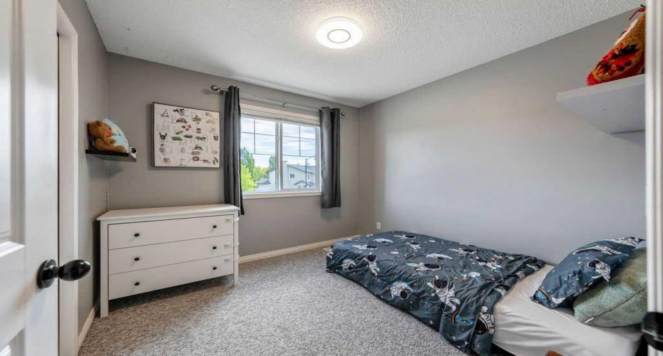 19 Drake Landing Way, Okotoks, Alberta T1S 0B9, 3 Bedrooms Bedrooms, ,3 BathroomsBathrooms,Residential,For Sale,Drake Landing,A2318653