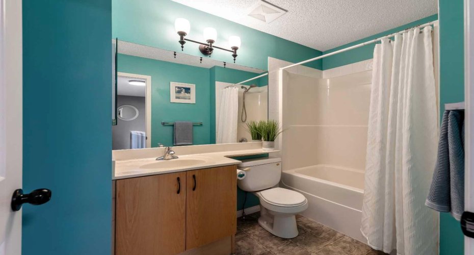 19 Drake Landing Way, Okotoks, Alberta T1S 0B9, 3 Bedrooms Bedrooms, ,3 BathroomsBathrooms,Residential,For Sale,Drake Landing,A2318653