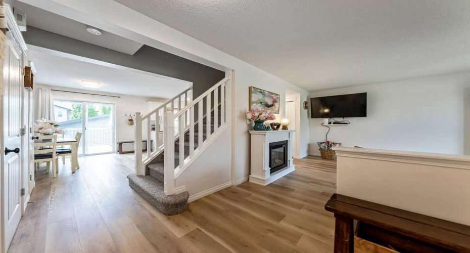 19 Drake Landing Way, Okotoks, Alberta T1S 0B9, 3 Bedrooms Bedrooms, ,3 BathroomsBathrooms,Residential,For Sale,Drake Landing,A2318653