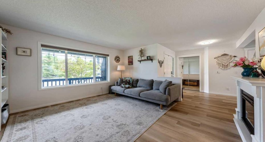 19 Drake Landing Way, Okotoks, Alberta T1S 0B9, 3 Bedrooms Bedrooms, ,3 BathroomsBathrooms,Residential,For Sale,Drake Landing,A2318653