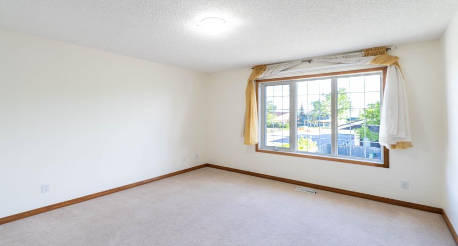 120 Ross Avenue, Cochrane, Alberta T4C 2E5, 3 Bedrooms Bedrooms, ,3 BathroomsBathrooms,Residential,For Sale,Ross,A2318667