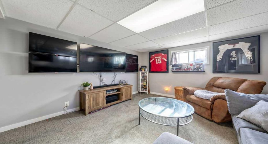 101 S Railway Street, Okotoks, Alberta T1S 1K6, 3 Bedrooms Bedrooms, ,2 BathroomsBathrooms,Residential,For Sale,S Railway,A2318716