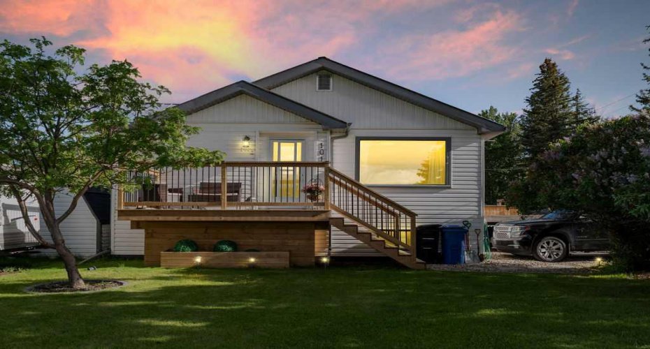 101 S Railway Street, Okotoks, Alberta T1S 1K6, 3 Bedrooms Bedrooms, ,2 BathroomsBathrooms,Residential,For Sale,S Railway,A2318716