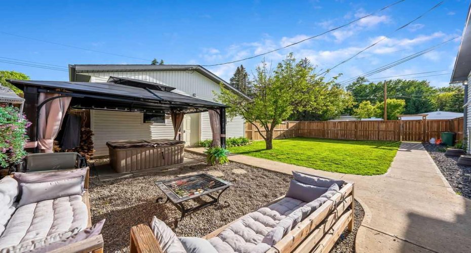 101 S Railway Street, Okotoks, Alberta T1S 1K6, 3 Bedrooms Bedrooms, ,2 BathroomsBathrooms,Residential,For Sale,S Railway,A2318716