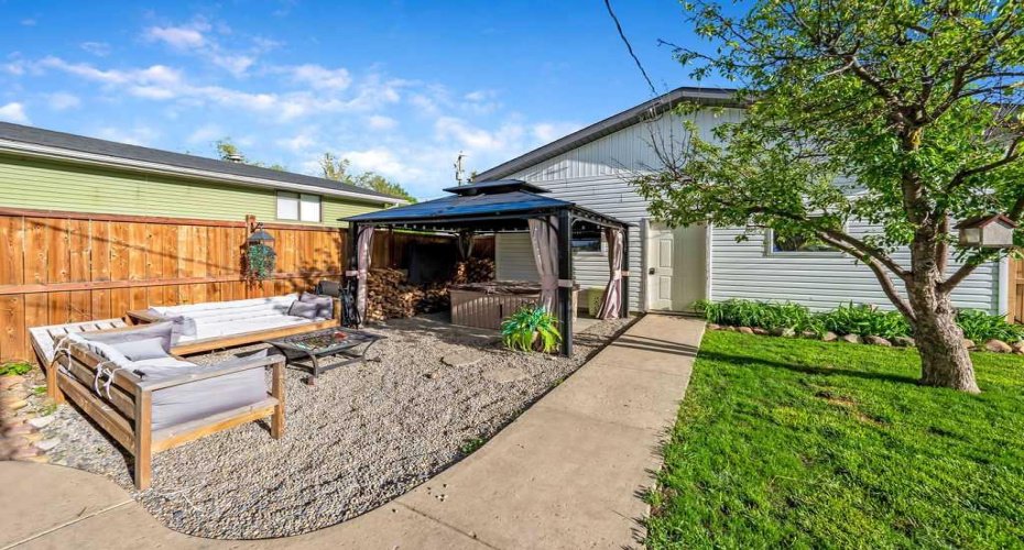 101 S Railway Street, Okotoks, Alberta T1S 1K6, 3 Bedrooms Bedrooms, ,2 BathroomsBathrooms,Residential,For Sale,S Railway,A2318716