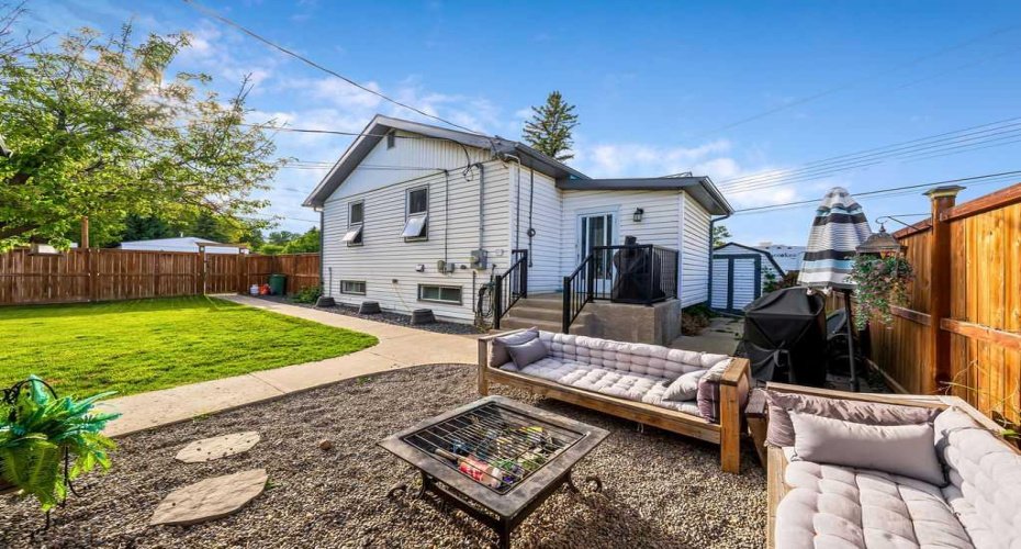 101 S Railway Street, Okotoks, Alberta T1S 1K6, 3 Bedrooms Bedrooms, ,2 BathroomsBathrooms,Residential,For Sale,S Railway,A2318716