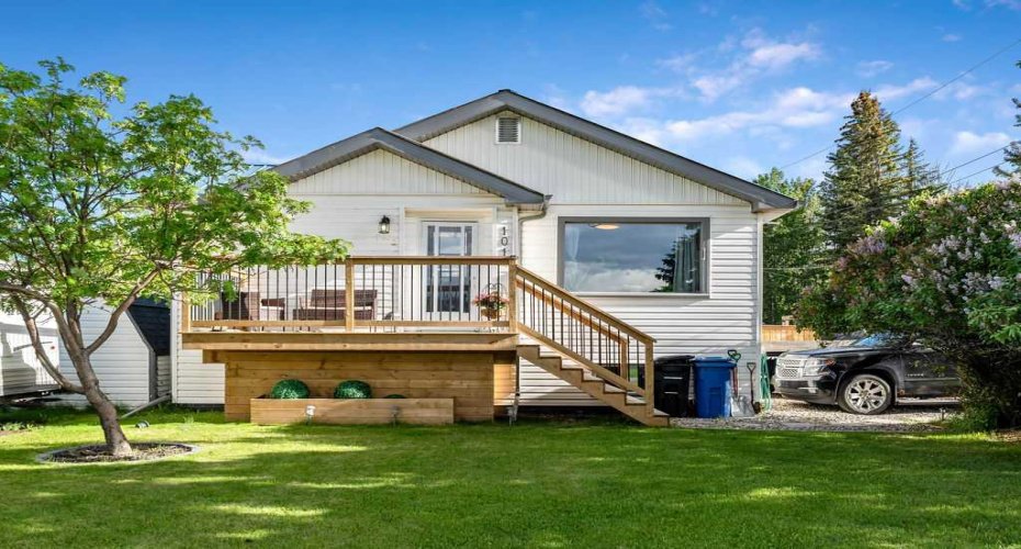 101 S Railway Street, Okotoks, Alberta T1S 1K6, 3 Bedrooms Bedrooms, ,2 BathroomsBathrooms,Residential,For Sale,S Railway,A2318716