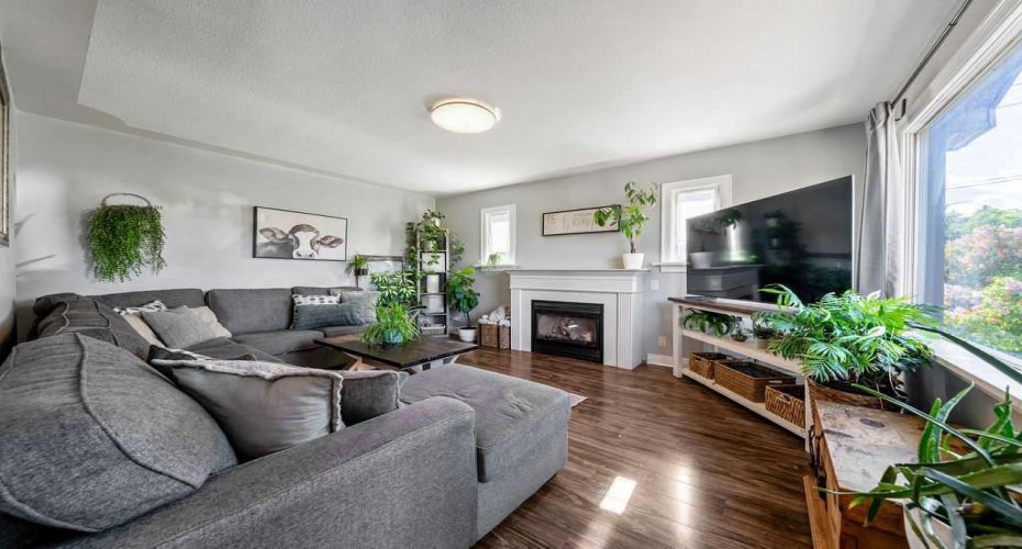 101 S Railway Street, Okotoks, Alberta T1S 1K6, 3 Bedrooms Bedrooms, ,2 BathroomsBathrooms,Residential,For Sale,S Railway,A2318716