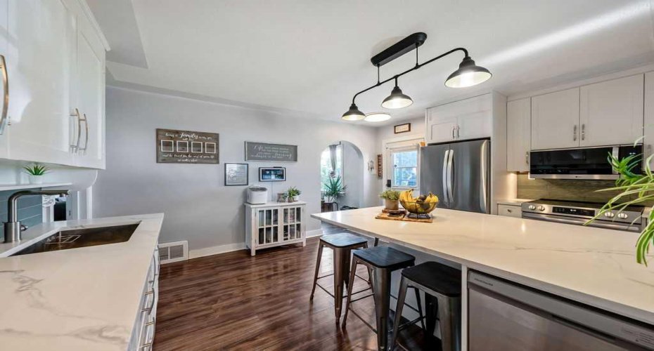 101 S Railway Street, Okotoks, Alberta T1S 1K6, 3 Bedrooms Bedrooms, ,2 BathroomsBathrooms,Residential,For Sale,S Railway,A2318716