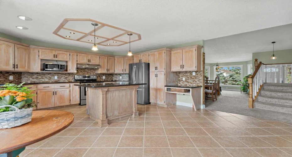 43 Westridge Drive, Okotoks, Alberta T1S1N3, 4 Bedrooms Bedrooms, ,4 BathroomsBathrooms,Residential,For Sale,Westridge,A2314395