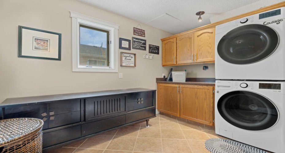 43 Westridge Drive, Okotoks, Alberta T1S1N3, 4 Bedrooms Bedrooms, ,4 BathroomsBathrooms,Residential,For Sale,Westridge,A2314395