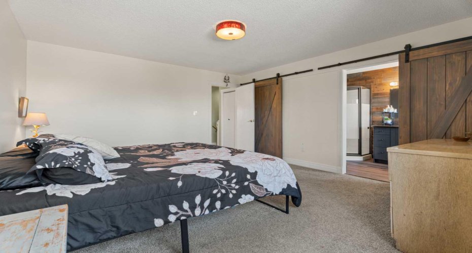 43 Westridge Drive, Okotoks, Alberta T1S1N3, 4 Bedrooms Bedrooms, ,4 BathroomsBathrooms,Residential,For Sale,Westridge,A2314395