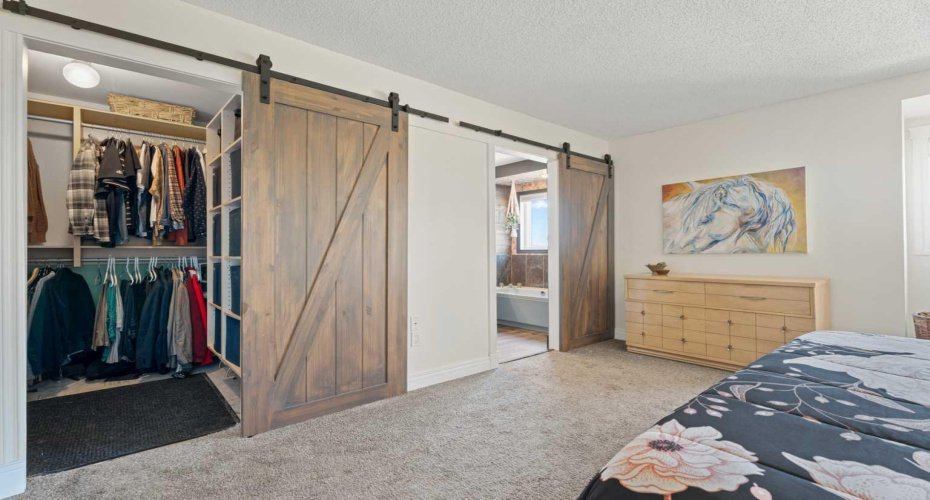 43 Westridge Drive, Okotoks, Alberta T1S1N3, 4 Bedrooms Bedrooms, ,4 BathroomsBathrooms,Residential,For Sale,Westridge,A2314395