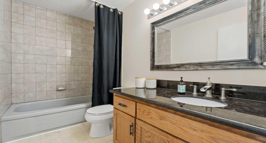 Main 4 pc bath