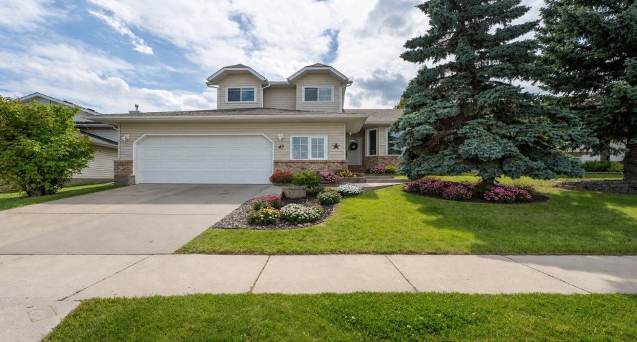 43 Westridge Drive, Okotoks, Alberta T1S1N3, 4 Bedrooms Bedrooms, ,4 BathroomsBathrooms,Residential,For Sale,Westridge,A2314395