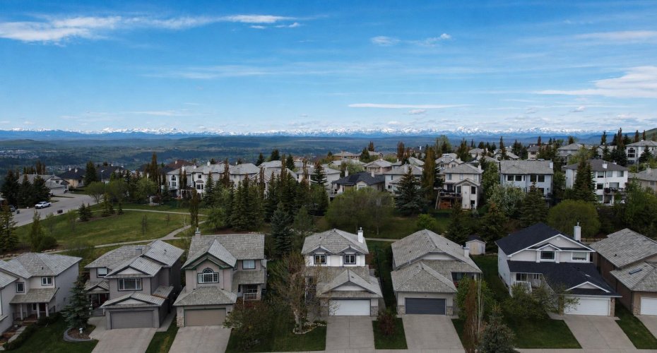 124 Gleneagles Terrace, Cochrane, Alberta T4C 1W6, 3 Bedrooms Bedrooms, ,4 BathroomsBathrooms,Residential,For Sale,Gleneagles,A2314525