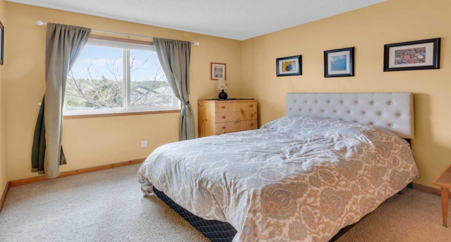 124 Gleneagles Terrace, Cochrane, Alberta T4C 1W6, 3 Bedrooms Bedrooms, ,4 BathroomsBathrooms,Residential,For Sale,Gleneagles,A2314525