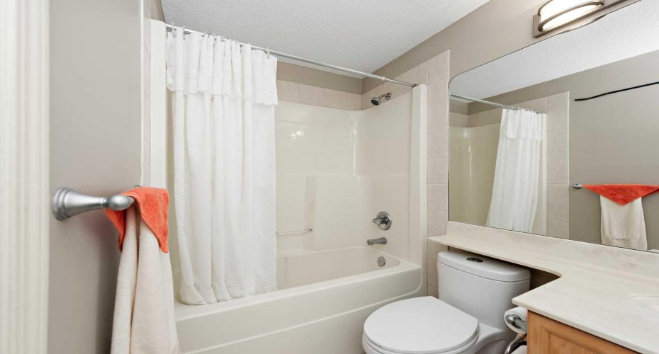 131 Invermere Close, Chestermere, Alberta T1X1L3, 3 Bedrooms Bedrooms, ,3 BathroomsBathrooms,Residential,For Sale,Invermere,A2309757