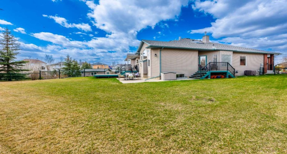 131 Invermere Close, Chestermere, Alberta T1X1L3, 3 Bedrooms Bedrooms, ,3 BathroomsBathrooms,Residential,For Sale,Invermere,A2309757