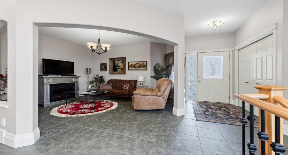 131 Invermere Close, Chestermere, Alberta T1X1L3, 3 Bedrooms Bedrooms, ,3 BathroomsBathrooms,Residential,For Sale,Invermere,A2309757