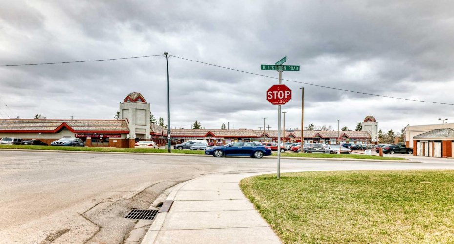 Plaza cross street