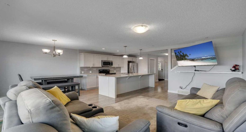 Dining room is next to the kitchen.