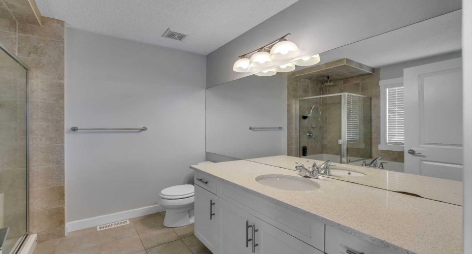 Alternate view of the ensuite.