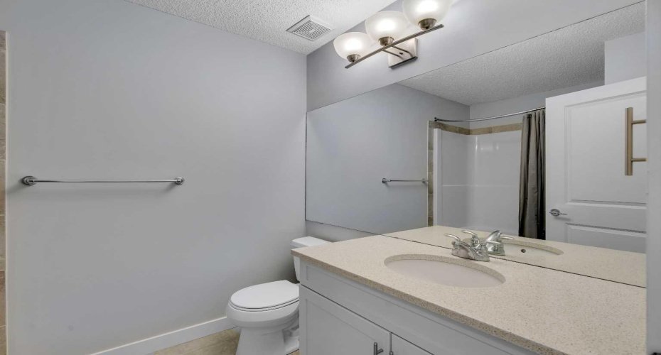 View of the 4pc bath upstairs.